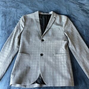 Men’s H&M suit jacket.  Size 38R.  Super skinny fit.  Like new.
